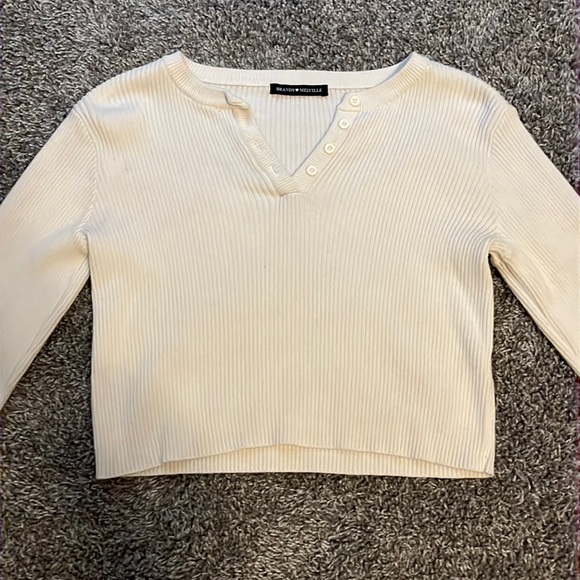 Brandy Melville Tops - Brandy Melville long sleeve crop top, hasnt been wore much. size small